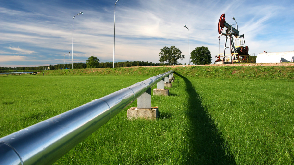 Detecting Oil Pipeline Leaks Using Satellite Data: A Case Study in Eagle Ford, Texas